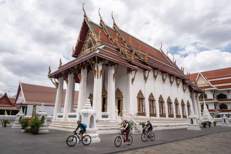 Bangkok: Backstreets and Historic With Temples Bike Tour - Khaosan Road Exploration