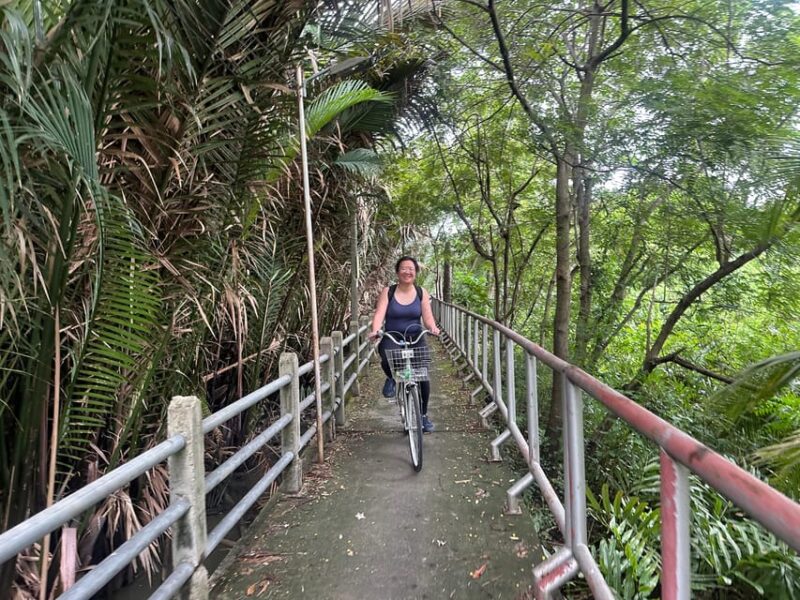 Bangkok: Bang Kachao Green Lung Bike Tour - Scenic River Crossing