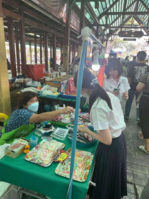 Bangkok: Bite-Sized Food Tour at Floating Market - Culinary Delights