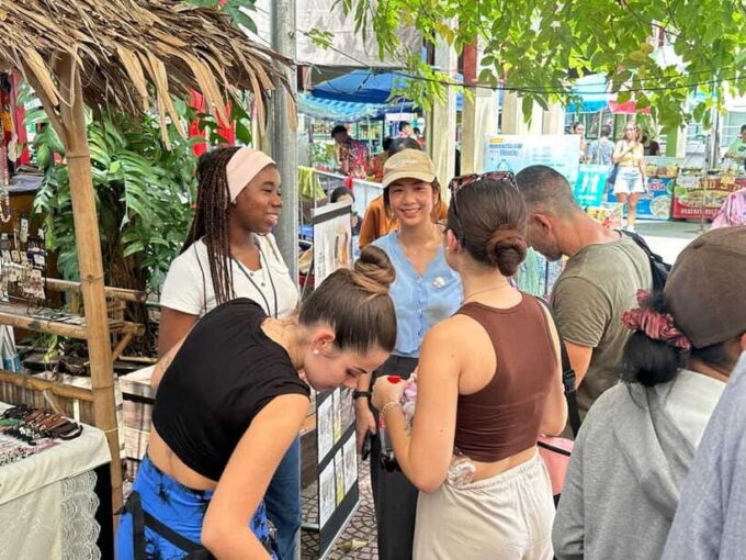 Bangkok: Bite-Sized Food Tour at Floating Market - Booking and Planning