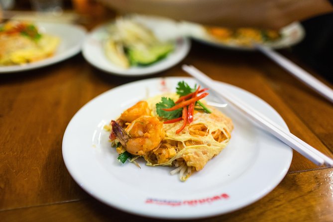 Bangkok by Night: Temples, Markets and Food Tuk-Tuk Tour - Meeting and Pickup