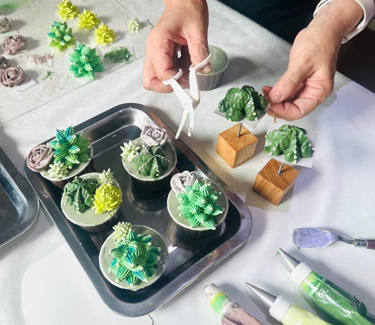 Bangkok: Cake Decorating Classes - Take-home Cakes