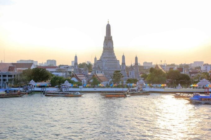 Bangkok: Canals Tour Wat Arun & Chao Phraya by Longtail Boat - Starting Location and Accessibility
