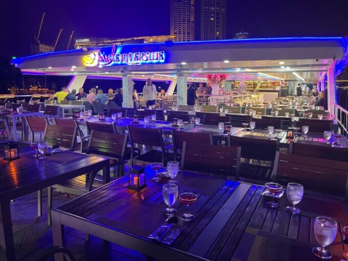 Bangkok: Chao Phraya River Buffet Dinner Cruise - Cuisine and Dining Experience