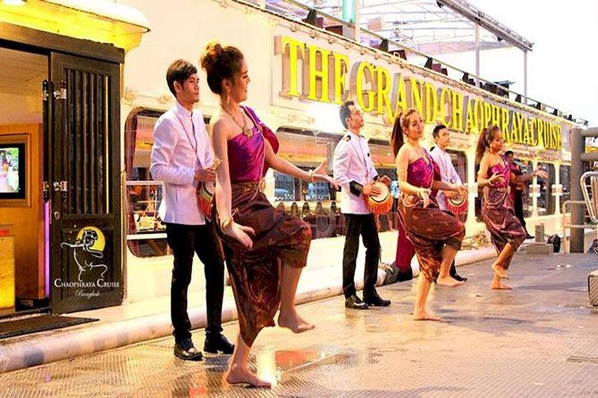 Bangkok: Chaophraya Cruise Candle Light Dinner With Live Music - Dining and Entertainment