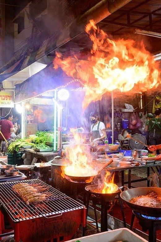 Bangkok: Chinatown Evening Food Tour (10+ Tastings) - Cultural Immersion