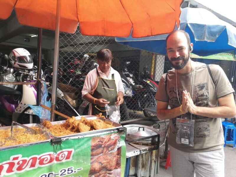Bangkok: CHOB Day Walking Tour (Talking + Walking + Eating) - New City Exploration
