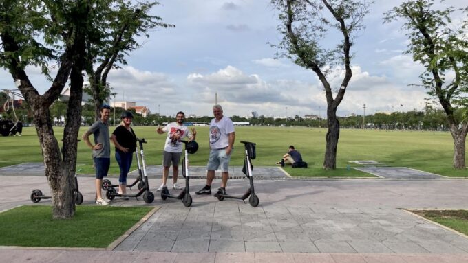 Bangkok: City Highlights Electric Scooter Tour - Customer Reviews