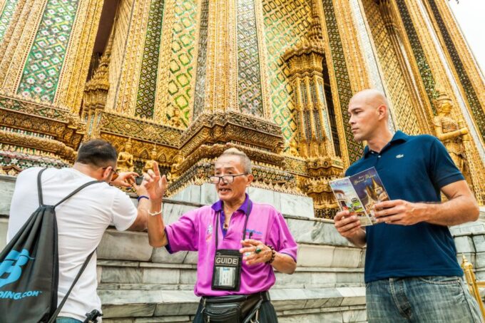 Bangkok: City Highlights Temple and Market Walking Tour - Street Food Lunch (Optional)