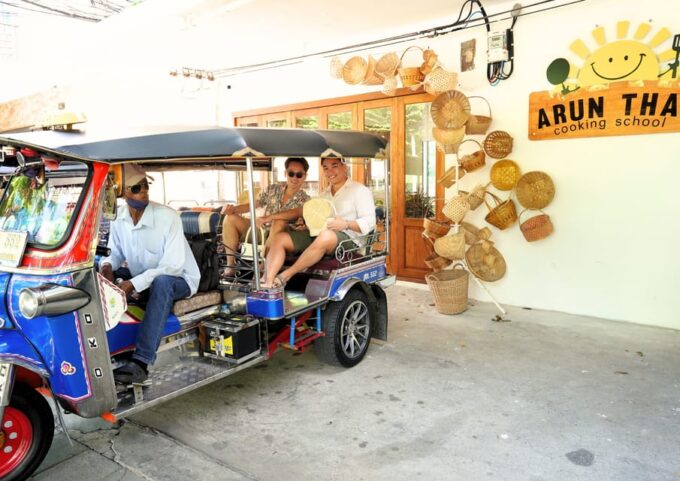 Bangkok: Cooking Class + Tuk Tuk Ride + Market Tour - Customizing Your Experience