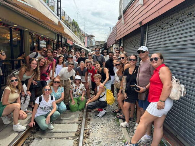 Bangkok: Damnoen Saduak and Mae Klong Train Markets - Considerations for Accessibility and Mobility