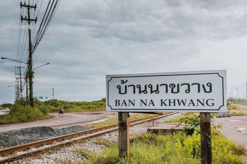Bangkok: Damnoen Saduak Market and Maeklong Railway Market - Maeklong Railway Market: Unique Finds on the Tracks