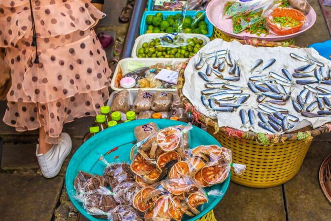 Bangkok: Damnoen Saduak Market and Maeklong Railway Market - Damnoen Saduak Floating Market: A Vibrant Cultural Experience