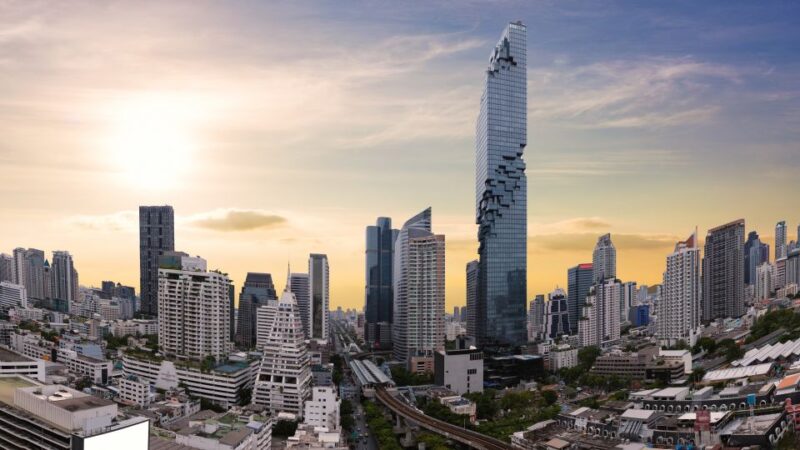 Bangkok: Damnoen Saduak, Train Market & Mahanakhon Day Trip - Maeklong Railway Market