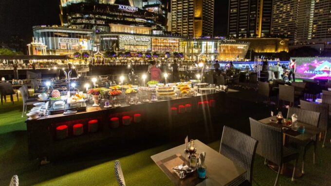 Bangkok Dinner Cruise With Intl Buffet, Live Music - Private Roundtrip Transport
