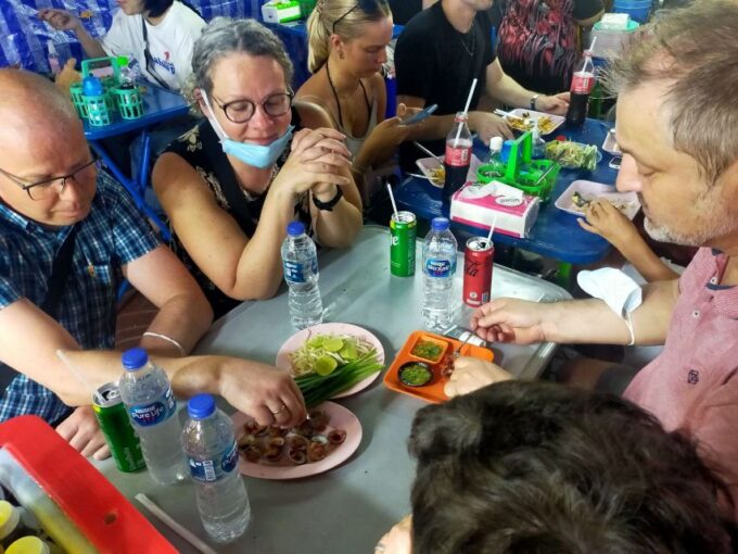 Bangkok: Discover a Taste of Chinatown – 2 Hr Walking Tour - Meeting Point and Duration