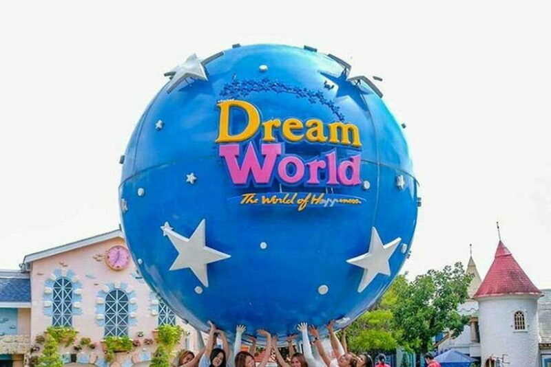 Bangkok: Dream World Unlimited Ride Ticket with Lunch - The Snow Town Experience