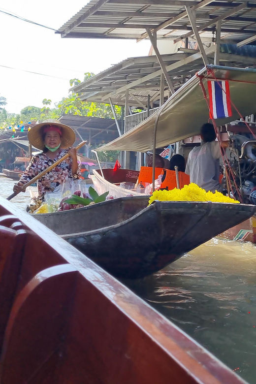 Bangkok: Floating and Railway Market in English - Maeklong Railway Market