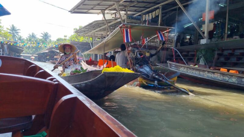 Bangkok: Floating and Railway Market in English - Damnoen Saduak Floating Market