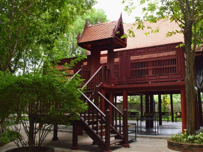 Bangkok: Floating Market, Dragon Temple, Na Satta Museum - Bubble in the Forest Cafe