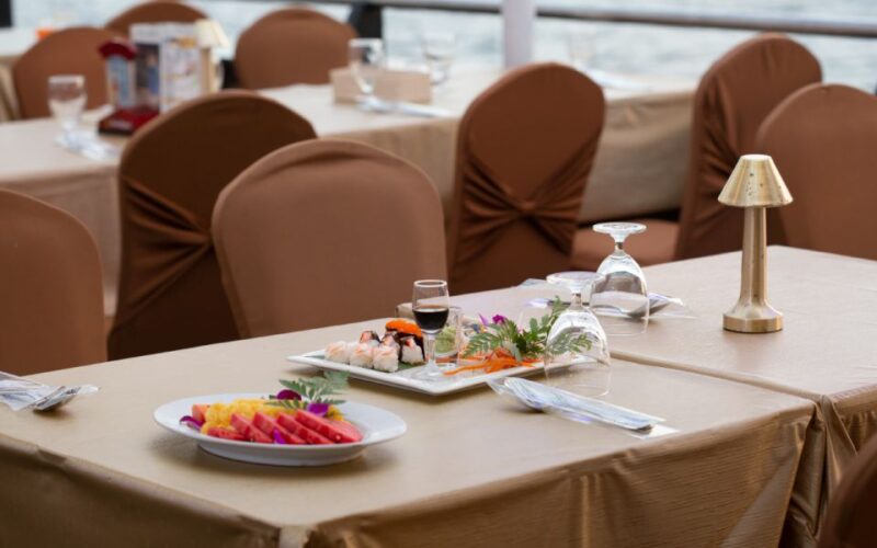 Bangkok: Grand Chao Phraya Dinner Cruise With Live Show - Cruise Experience