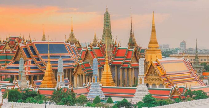 Bangkok: Grand Palace and Emerald Buddha Half-Day Tour - Language Options