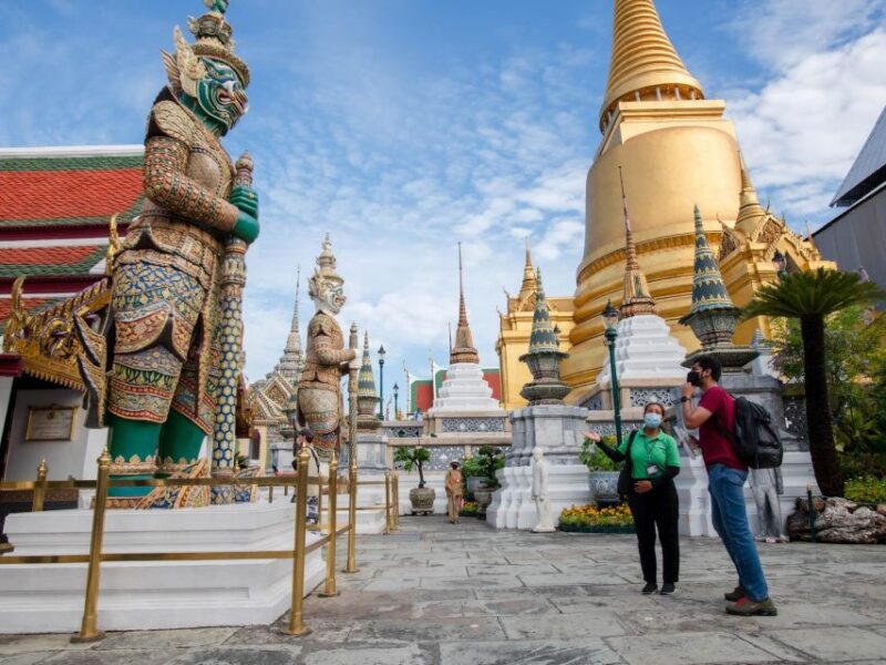 Bangkok: Grand Palace and Wat Arun Guided Walking Tour - Key Points