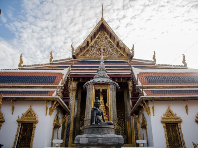 Bangkok: Grand Palace and Wat Arun Guided Walking Tour - Meeting Point