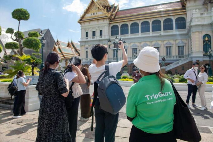 Bangkok: Grand Palace and Wat Phra Kaew Guided Walking Tour - Meeting Point and Dress Code