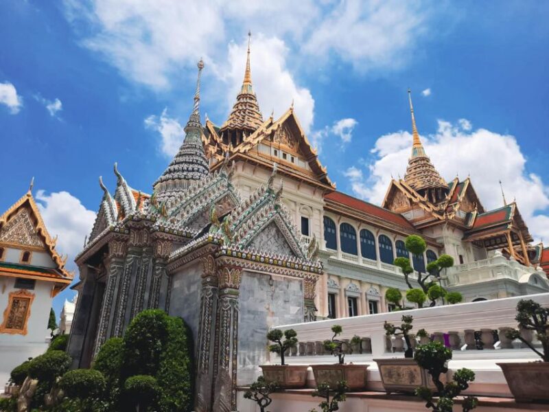 Bangkok: Grand Palace and Wat Phra Kaew Guided Walking Tour - Inclusions and Exclusions