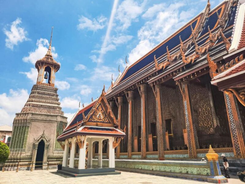 Bangkok: Grand Palace and Wat Phra Kaew Guided Walking Tour - Meeting Point and Important Information