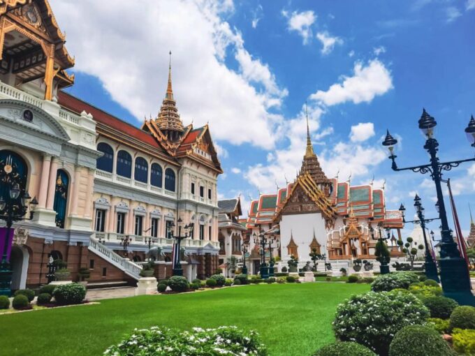 Bangkok: Grand Palace and Wat Phra Kaew Guided Walking Tour - Exploring the Grand Palace