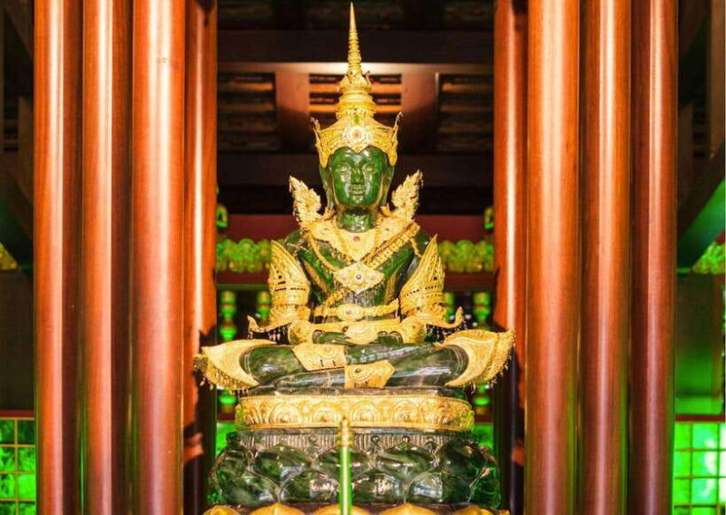 Bangkok: Grand Palace & Emerald Buddha Entry With Audioguide - Exploring the Grand Palace