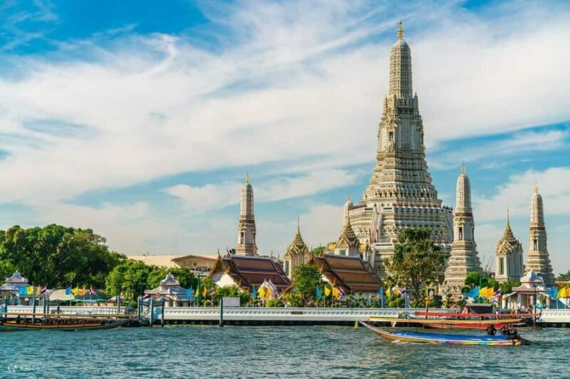 Bangkok: Grand Palace, Wat Pho, and Wat Arun Guided Tour - Exploring Bangkoks Must-See Temples and Palace