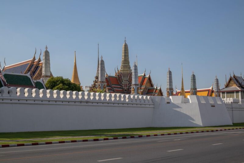 Bangkok: Grand Palace, Wat Pho and Wat Arun - Explore the Grand Palace