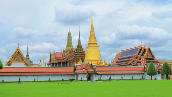 Bangkok: Grand Palace & Wat Pho Half-Day Private Tour - Transportation and Pickup