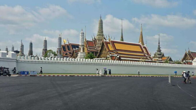 Bangkok: Grand Palace, Wat Pho & Long Tail Boat Tour - Exploring the Grand Palace