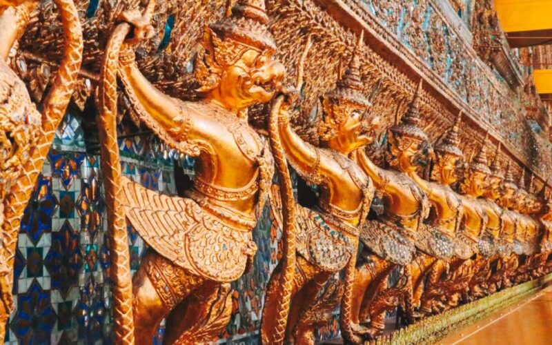 Bangkok: Grand Palace, Wat Pho, & Wat Arun Walking Tour - Wat Phra Kaew (Grand Palace)