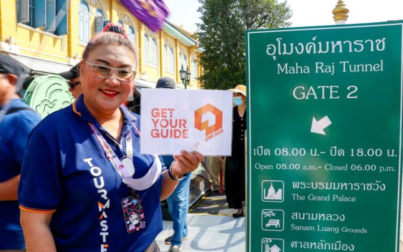 Bangkok: Grand Palace, Wat Pho, & Wat Arun Walking Tour - Boat Trip