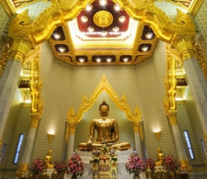 Bangkok: Half-Day Temple and Grand Palace Group Tour - Frequently Asked Questions