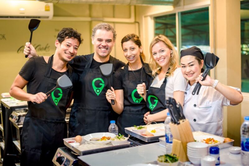 Bangkok: Half-Day Thai Cooking Class in Bangrak District - Participant Requirements