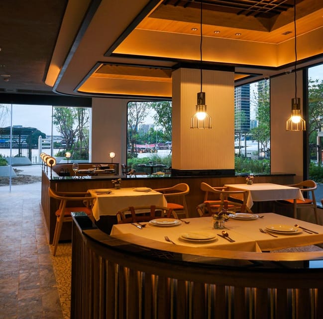 Bangkok: Jumbo Lobster Riverside Set Packages - Breathtaking Riverside Views