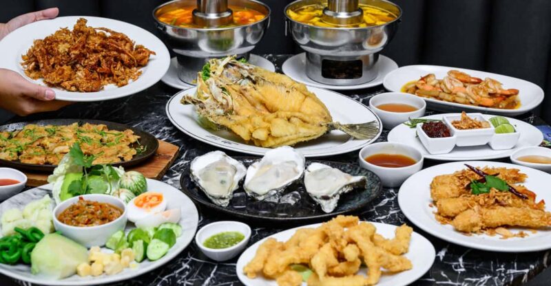 Bangkok: Laem Charoen Central World - Exquisite Thai Seafood Flavors
