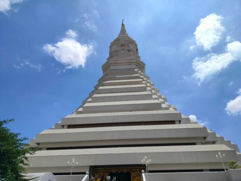 Bangkok: Longtail Boat Canal Tour to Wat Arun - Visiting Wat Paknam Phasi Charoen