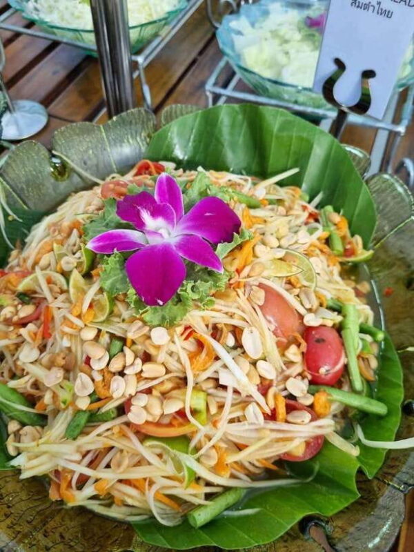 Bangkok: Luxury White Cruise With Buffet and Entertainment - Entertainment