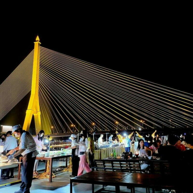 Bangkok: Luxury White Dinner Cruise Free Flow Beer and Wine - An Elegant Evening on the Chao Phraya River
