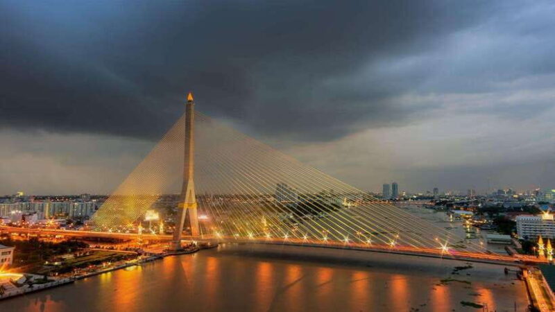 Bangkok: Luxury White Dinner Cruise With Live Entertainment - Entertainment
