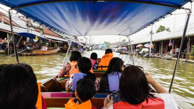 Bangkok: Maeklong Railway & Amphawa Floating Market Day Trip - Convenient Transportation and Pickup