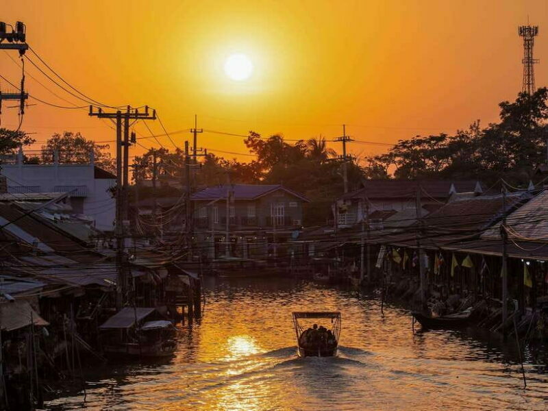 Bangkok: Maeklong Railway & Amphawa Floating Market Day Trip - Frequently Asked Questions