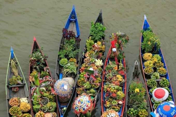 Bangkok: Maeklong Railway & Amphawa Floating Market Tour - Frequently Asked Questions